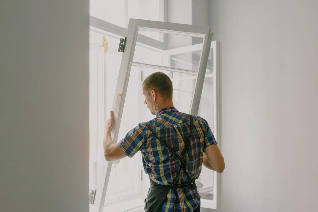 Cambiar las ventanas antiguas por PVC o aluminio con rotura de puente térmico antes del invierno 2026: precios reales y ayudas