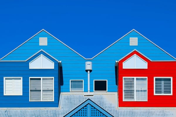 Pintar la fachada de casa en España 2026: qué pintura elegir, precios reales y los errores que la estropean en un invierno