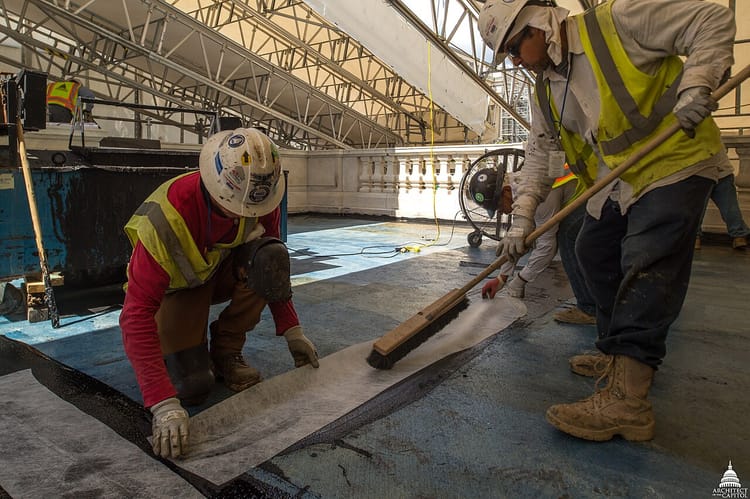 Impermeabilización de terraza: materiales, costes y cuándo renovarla