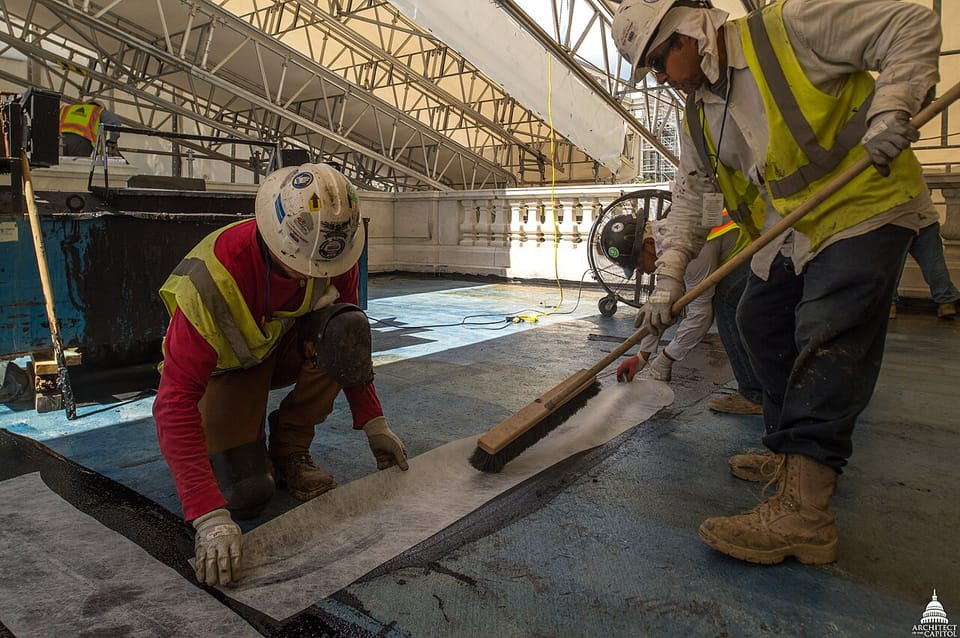 Impermeabilización de terraza: materiales, costes y cuándo renovarla